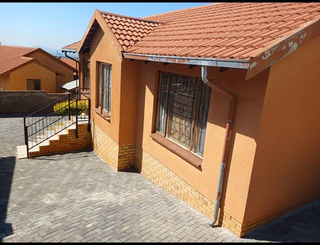 3 BEDROOM HOUSE FOR SALE IN TLHABANE WEST